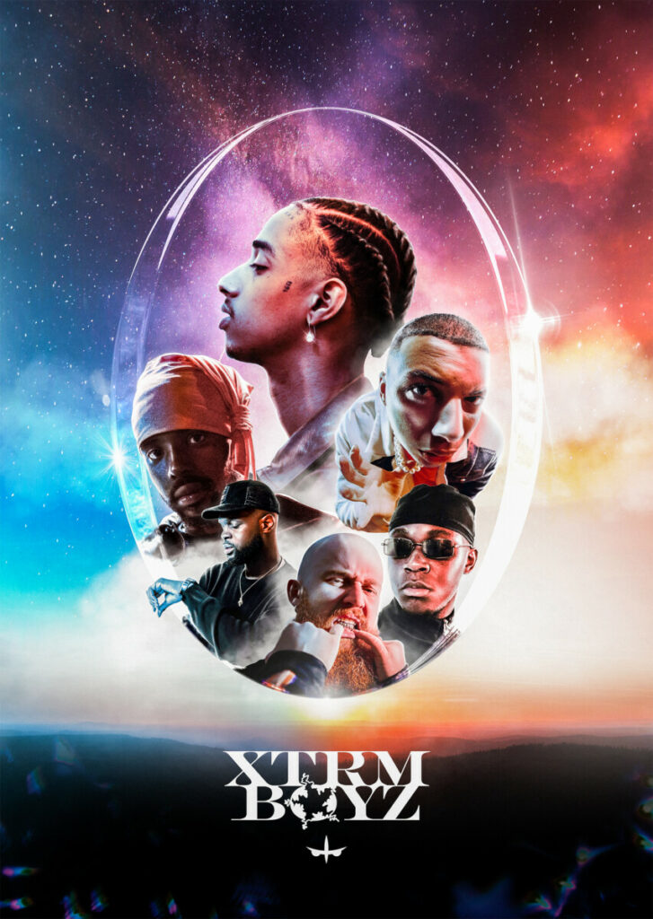 Poster de la SuperWak Clique, sur lequel on peut voir Slimka, Makala, Di-Meh, Varnish, Daejmiy et Dewolph, dans un ovale en cristal.
En arrière plan, il y a un ciel étoilé avec un dégradé de bleu à gauche allant vers du rouge à droite.